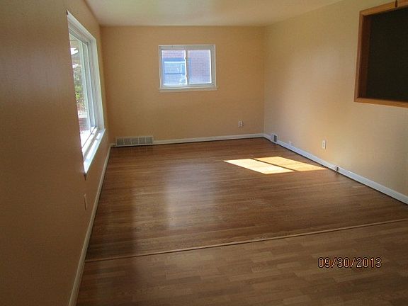 3rd image of 8643 Cardwell St