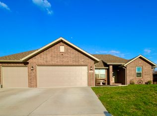 1332 S Strasbourg Ave, Springfield, MO 65802