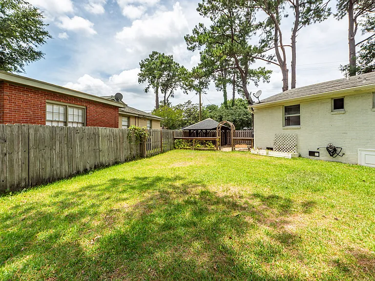 343 Cessna Ave — Photo 16