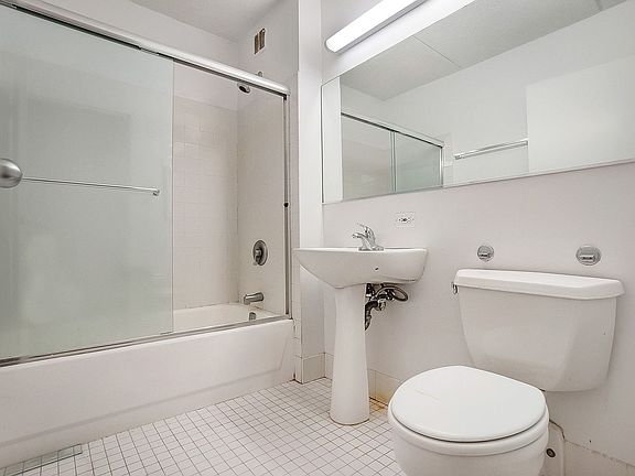 4th image of 345 E 64th St APT 6E