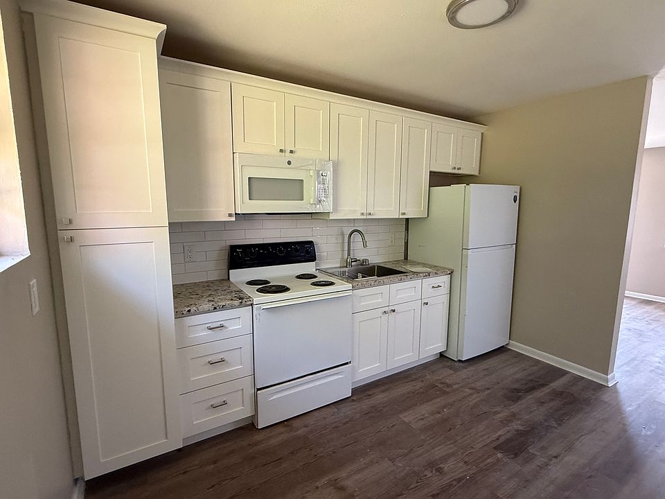 1st image of 2587 Kelly St