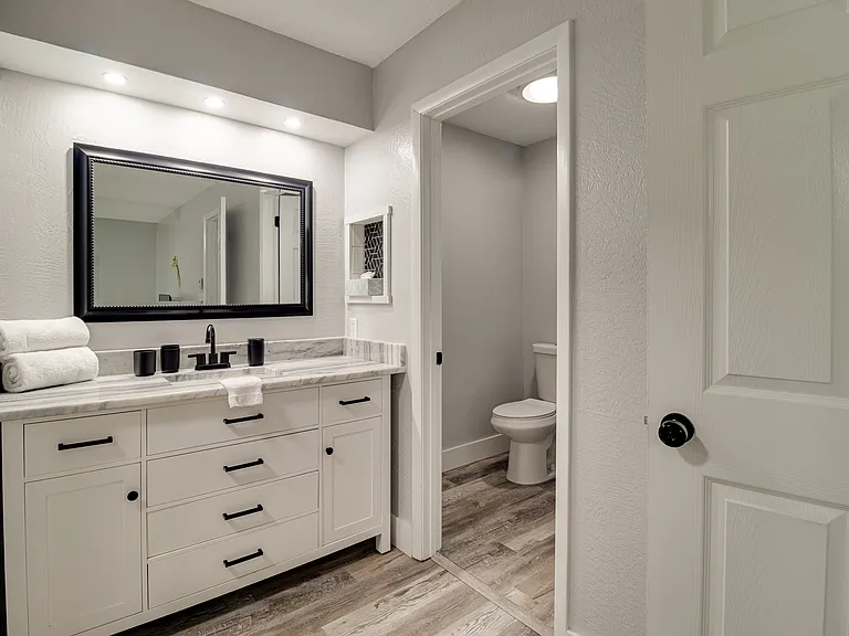 427 W Rich Ave — Photo 7