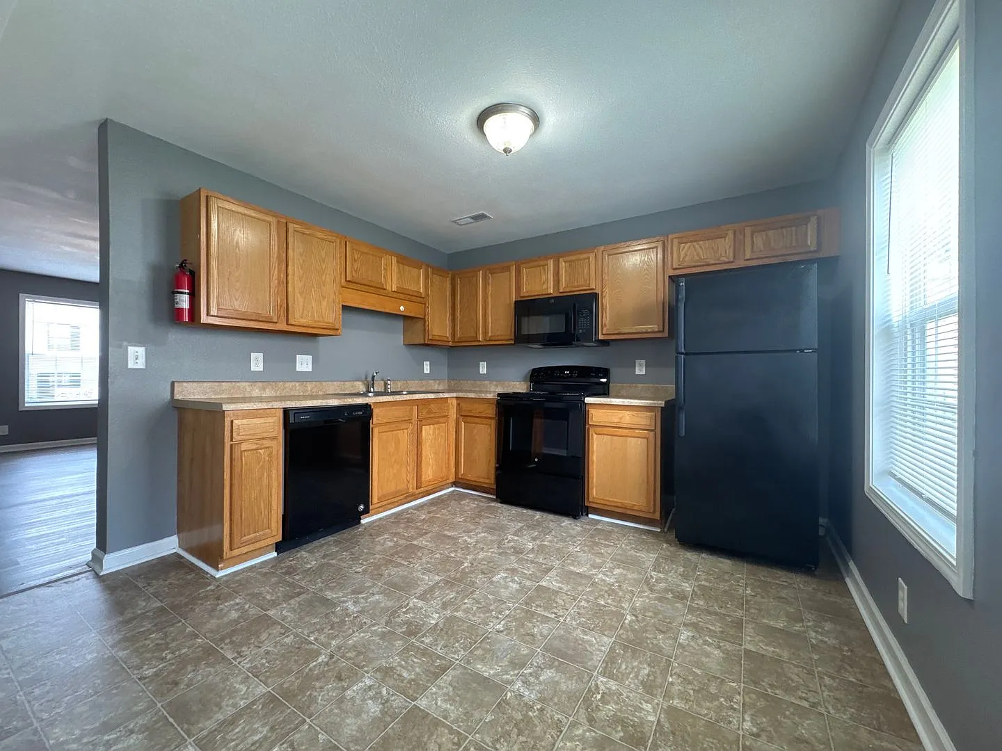244 Executive Avenue (Executive Park) — Photo 3