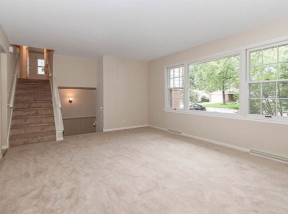 4th image of 435 S Oak Glen Dr