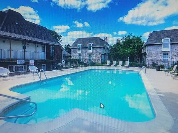 5738 Metcalf Ct, Overland Park, KS 66202