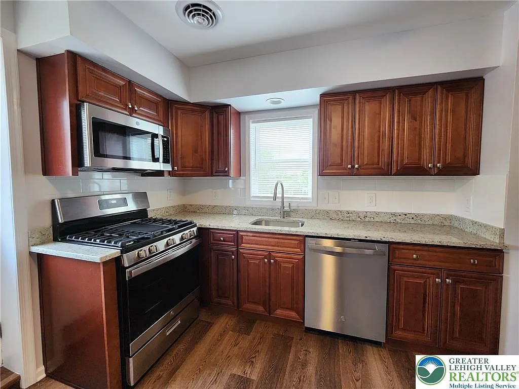 3 bed, 1500 sqft, $1,995 — Photo 3