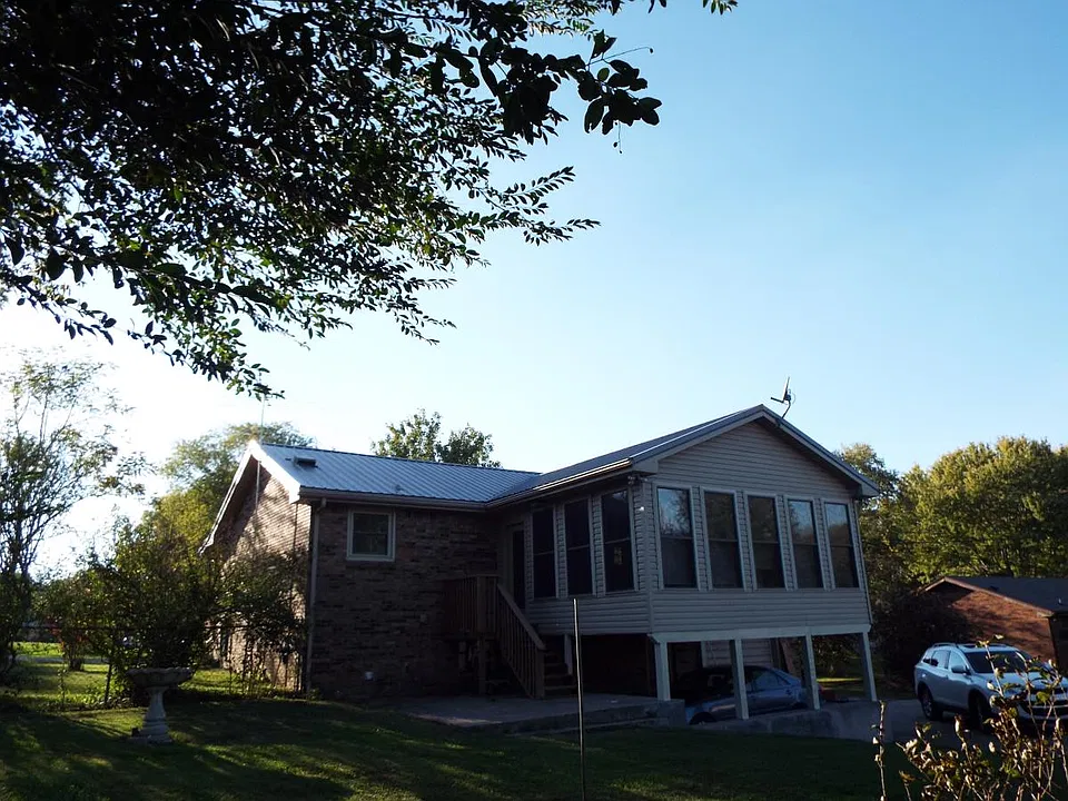 324 Lake Court Dr