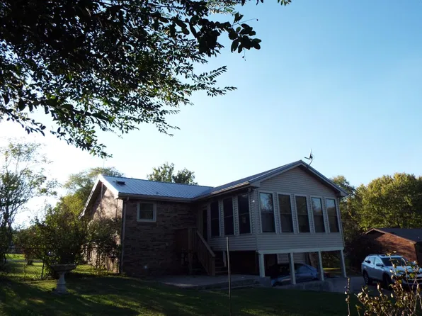 324 Lake Court Dr, Clarksville, TN 37043