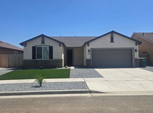 1353 W Kenny Thompson Ct, Hanford, CA 93230