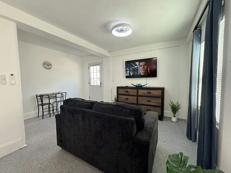 2131 1/2 King Ave #C — Photo 5
