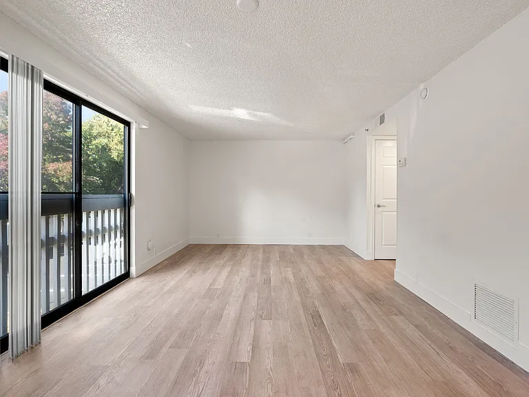 AVIA Lofts on Parkway — Photo 38
