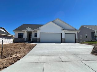 1222 Lake Largo Dr, Green Bay, WI 54311
