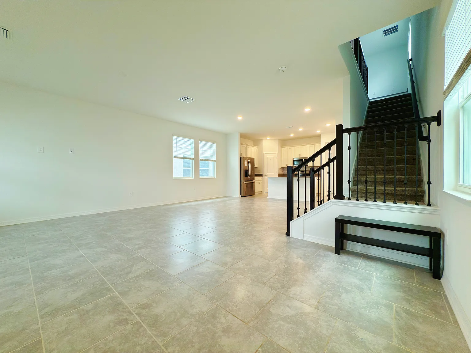 4 bed, 2023 sqft, $2,400 — Photo 3