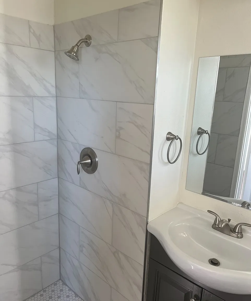 1119 W Augusta Ave — Photo 2