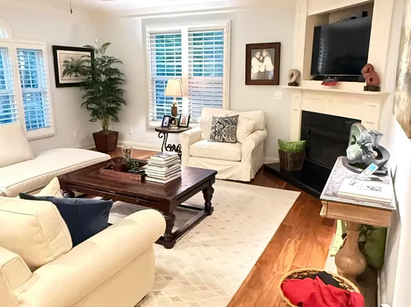932 Village Green Ave, Lexington, KY 40509