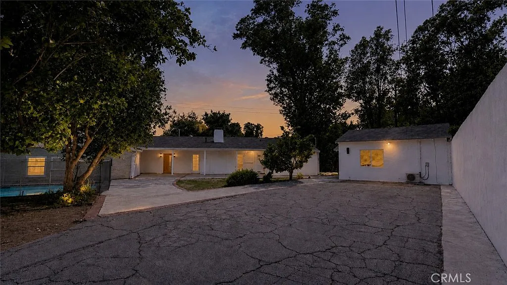 6 bed, 3600 sqft, $9,900 — Photo 1