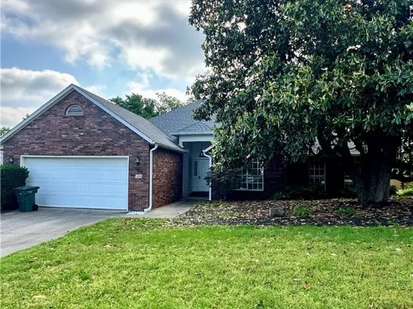 1826 N Glenbrook Pl, Fayetteville, AR 72701