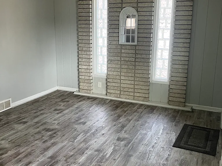 569 E Rowland Ave — Photo 3