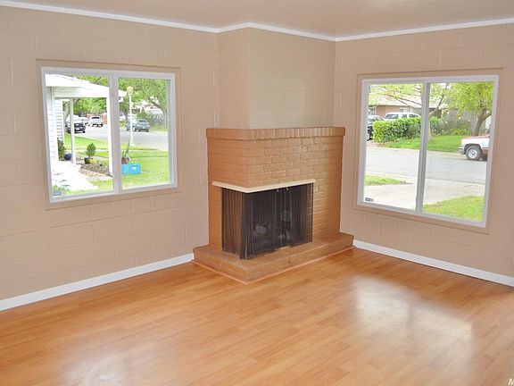 5th image of 4831 Cabrillo Way