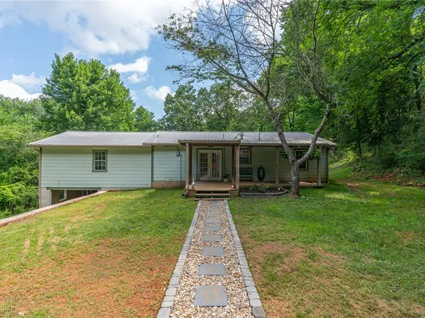 428 Oak St, Mountainburg, AR 72946