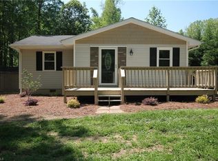 8220 Whipporwill Ln, Rural Hall, NC 27045