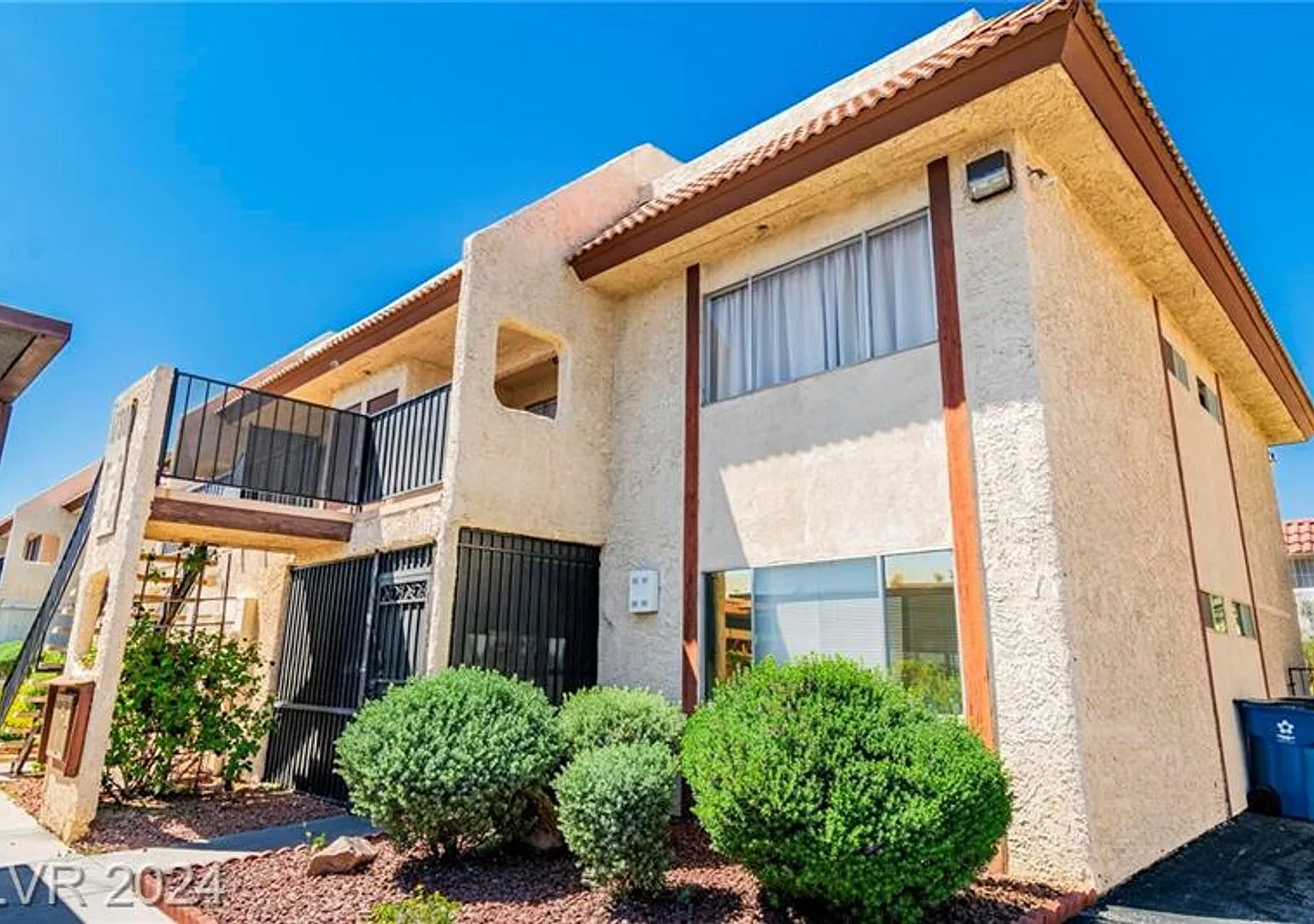 Charming and beautifully updated ground-floor condo in a prime central Las Vegas location! — Photo 1