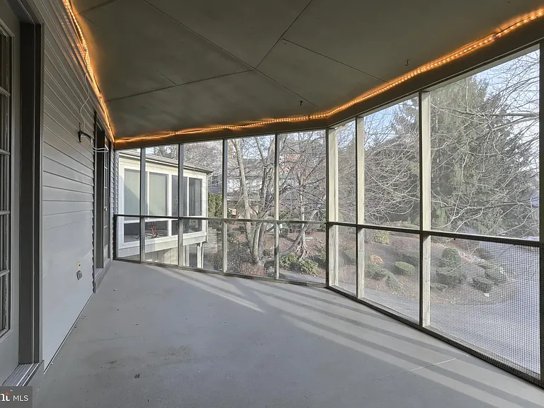 1127 Wicklow Ct — Photo 24