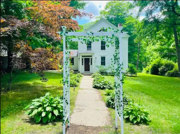 1579 Pleasant St, Lee, MA 01238