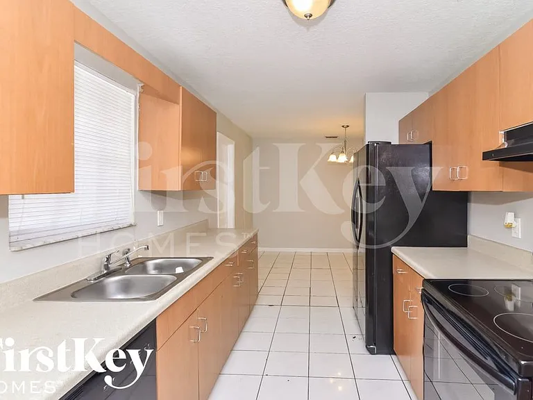 1204 NW 5th St — Photo 9