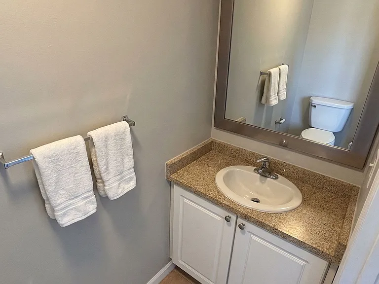 Farmington Avenue Apartments — Photo 45