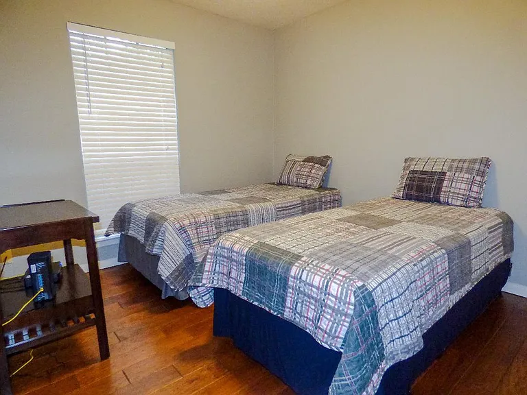 1102 Echo Ln — Photo 11