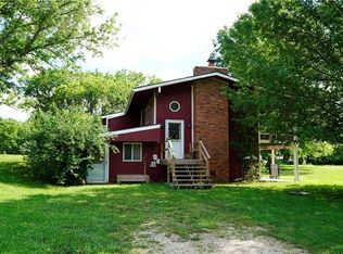 8693 Cottonwood Ln, Ozawkie, KS 66070