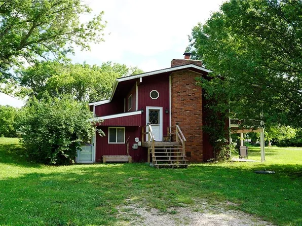 8693 Cottonwood Ln, Ozawkie, KS 66070