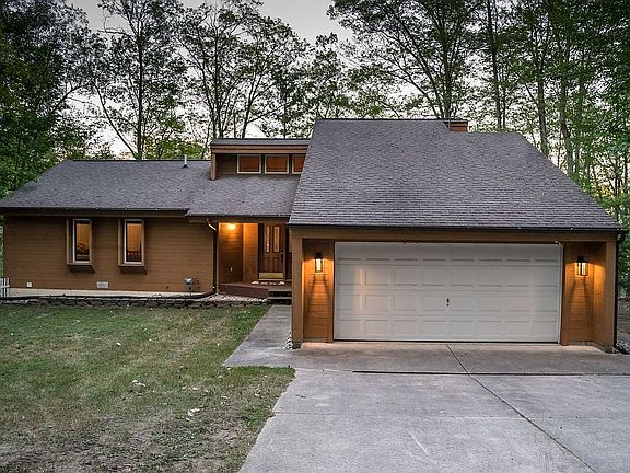 2nd image of 18880 Hill Ct