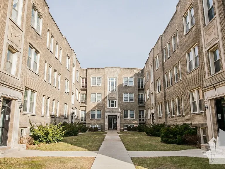 1936 W Winona St #1 — Photo 1