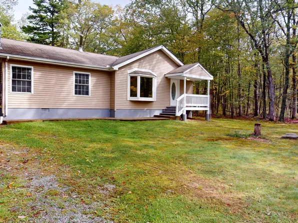 169 Hilltop Dr, Dingmans Ferry, PA 18328