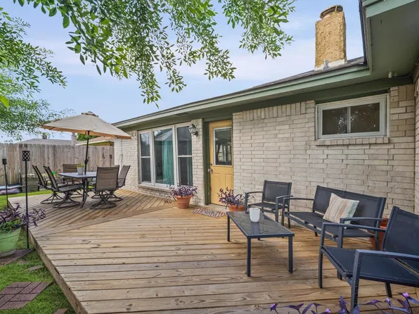 4915 Charnock Dr, Alvin, TX 77511