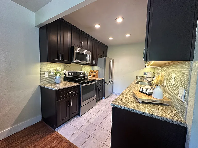1375 Hull Ln — Photo 5