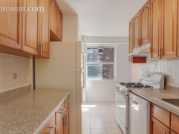 3rd image of 100 La Salle St #7D