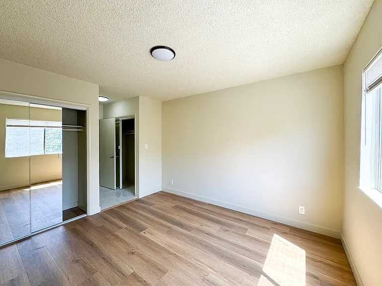 4375 York Blvd #111 — Photo 22