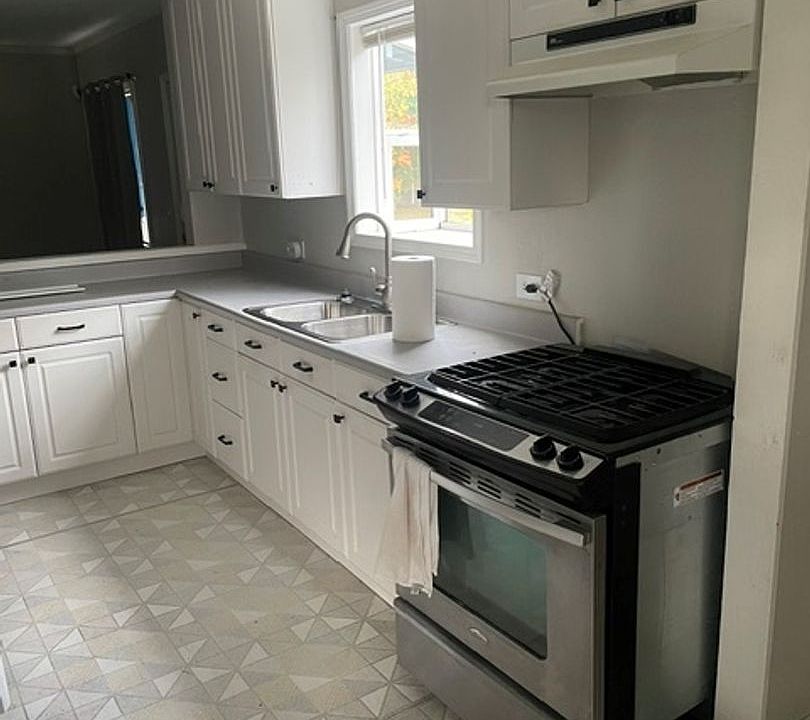 1st image of 805 SW 124th St