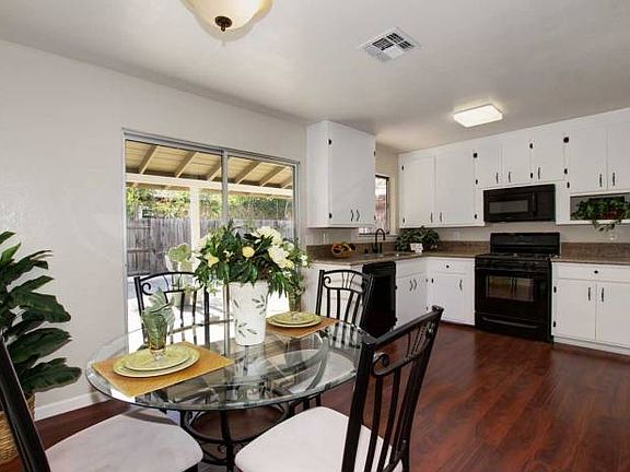 4th image of 5733 Parkoaks Dr
