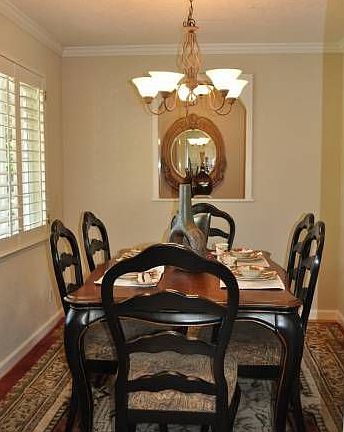 Formal Dining Rm