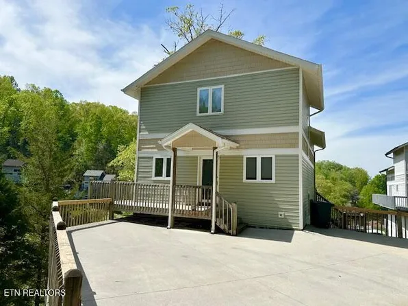 551 Deerwood Ln, La Follette, TN 37766