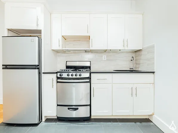 33 Montrose Avenue image 1 of 11