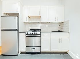 33 Montrose Ave