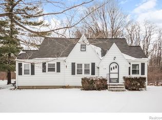 10498 Hamburg Rd, Whitmore Lake, MI 48189