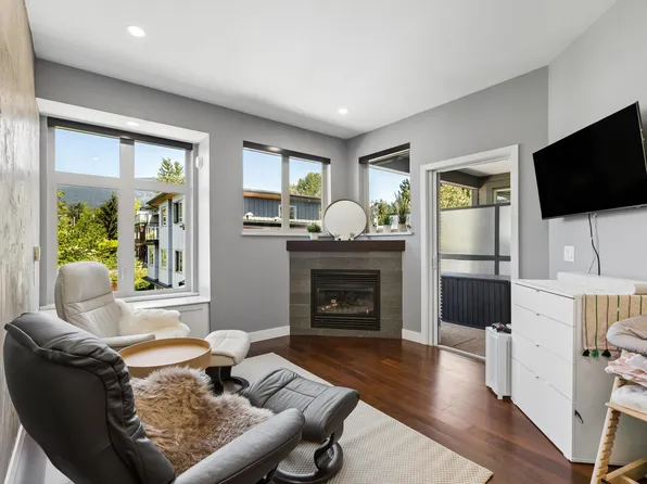 116 W 23rd St #303, North Vancouver, BC V7M 2A9