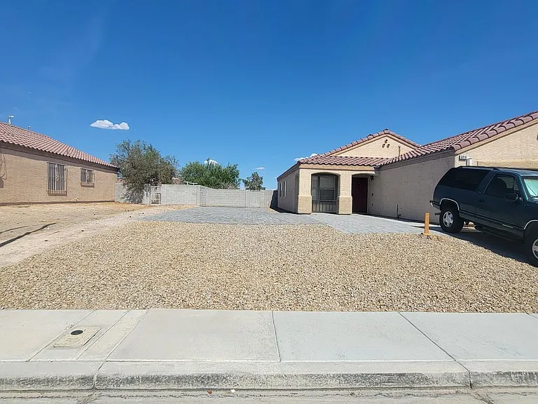 5916 Kenmore St — Photo 1