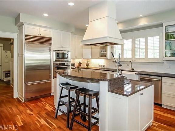 2nd image of 1110 Cambridge Dr SE